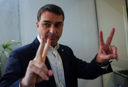 Lula aparece 7 pontos à frente de Flávio Bolsonaro em eventual 2º turno, aponta pesquisa AtlasIntel -  (crédito: BBC Geral) -Lula aparece 7 pontos à frente de Flávio Bolsonaro em eventual 2º turno, aponta pesquisa AtlasIntel -  (crédito: BBC Geral)