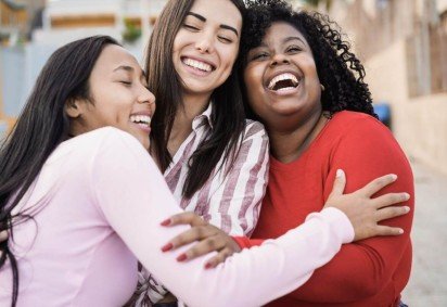 Entre apoio emocional, acolhimento e oportunidades, algumas iniciativas ajudam mulheres a reconstruírem suas trajetórias com mais autonomia (Imagem: Tint Media | Shutterstock)  -  (crédito: EdiCase) -Entre apoio emocional, acolhimento e oportunidades, algumas iniciativas ajudam mulheres a reconstruírem suas trajetórias com mais autonomia (Imagem: Tint Media | Shutterstock)  -  (crédito: EdiCase)