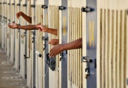 PEC em análise prevê reduzir a maioridade de 18 para 16 anos em casos que envolvam crimes hediondos -  (crédito: crédito: Breno Fortes/CB/D.A Press) -PEC em análise prevê reduzir a maioridade de 18 para 16 anos em casos que envolvam crimes hediondos -  (crédito: crédito: Breno Fortes/CB/D.A Press)
