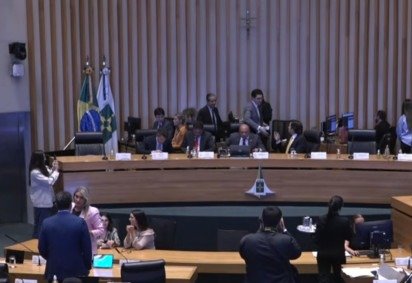 Em reunião ontem, proposta foi para análise da Consultoria Legislativa, responsável por avaliar os aspectos técnicos e jurídicos do texto -  (crédito: Divulgação/CLDF) -Em reunião ontem, proposta foi para análise da Consultoria Legislativa, responsável por avaliar os aspectos técnicos e jurídicos do texto -  (crédito: Divulgação/CLDF)