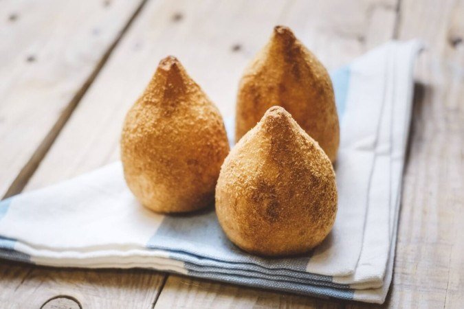 Coxinha proteica de frango com batata-doce (Imagem: dumpstock | Shutterstock)
- (crédito: EdiCase) Coxinha proteica de frango com batata-doce (Imagem: dumpstock | Shutterstock)
- (crédito: EdiCase)