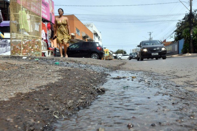 Esgoto também traz acúmulo de sujeira e risco de contaminação
- (crédito: Ed Alves/CB/D.A Press) Esgoto também traz acúmulo de sujeira e risco de contaminação
- (crédito: Ed Alves/CB/D.A Press)