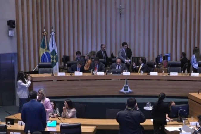 Em reunião ontem, proposta foi para análise da Consultoria Legislativa, responsável por avaliar os aspectos técnicos e jurídicos do texto - (crédito: Divulgação/CLDF) Em reunião ontem, proposta foi para análise da Consultoria Legislativa, responsável por avaliar os aspectos técnicos e jurídicos do texto - (crédito: Divulgação/CLDF)