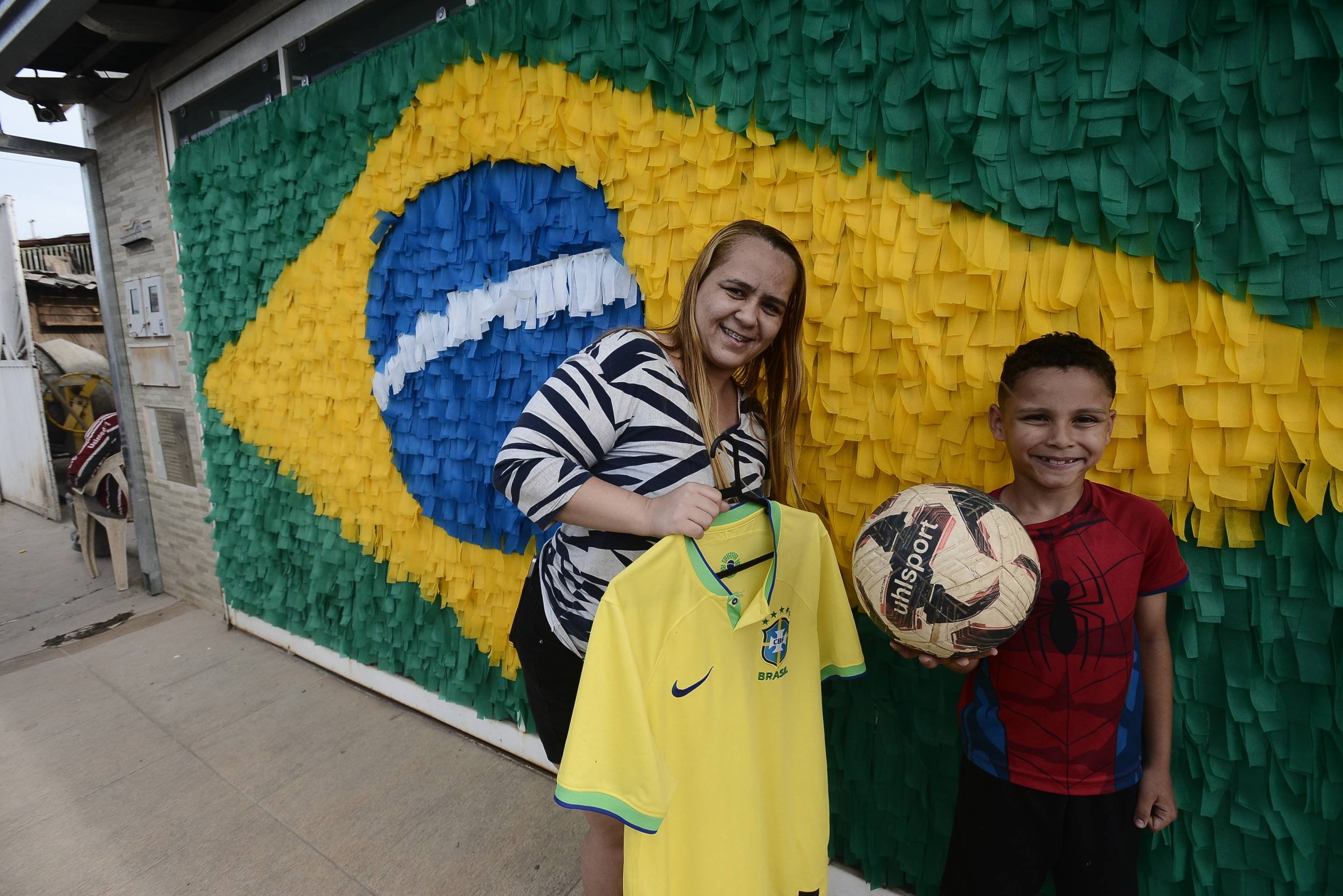 Ingrid Fernandes e os vizinhos come&ccedil;aram a decora&ccedil;&atilde;o h&aacute; duas semanas