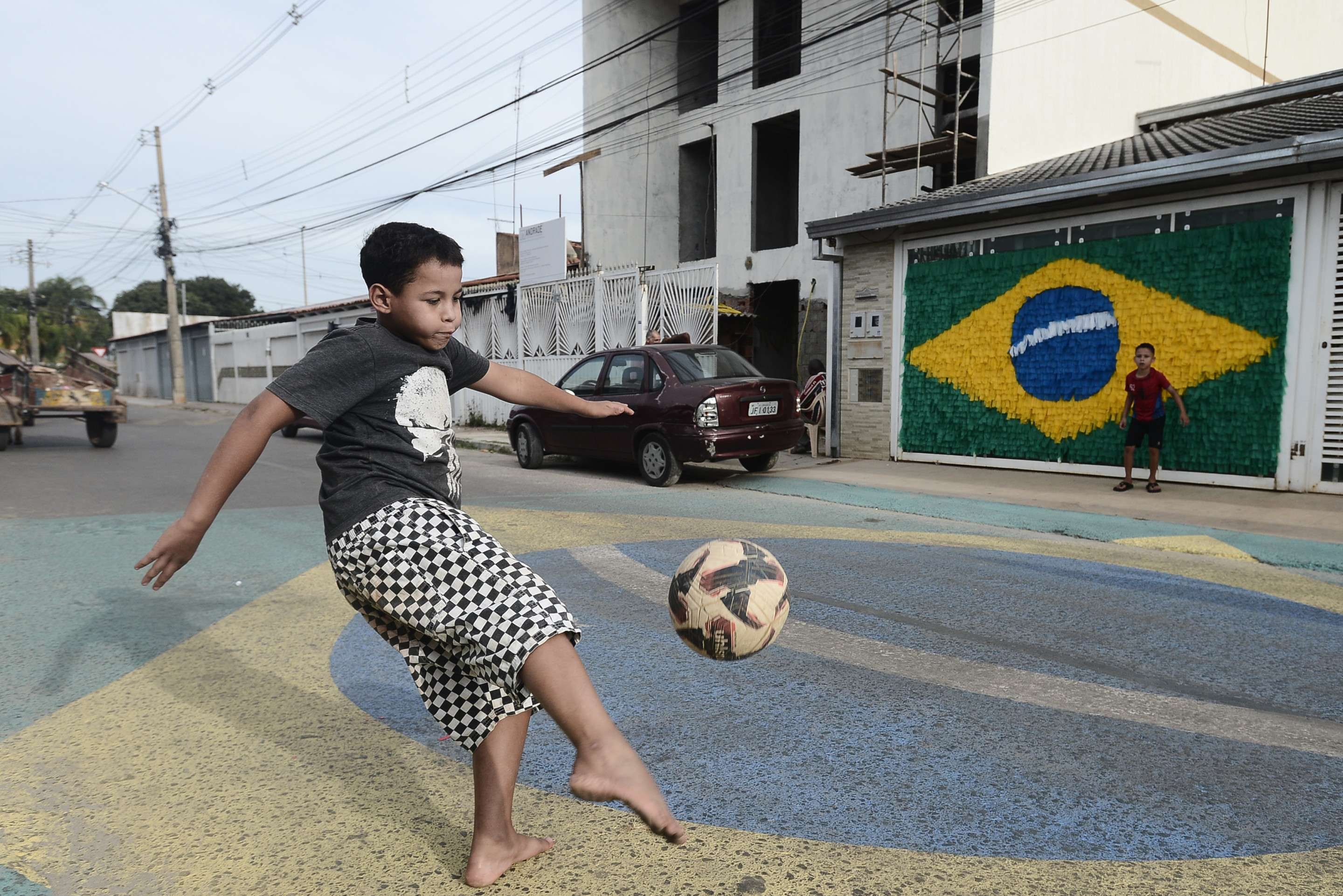  19/05/2026. Cr&eacute;dito: Minervino J&uacute;nior/CB/D.A Press. Brasil.  Brasilia - DF. Rua decorada para a Copa do mundo no Gama. Nicolas Mois&eacute;s