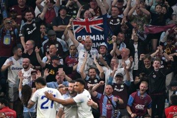 A festa dos torcedores britânicos que viajaram até Istambul para assistir ao título do Aston Villa na Europa League - (crédito: Andrej Isakovic/AFP) A festa dos torcedores britânicos que viajaram até Istambul para assistir ao título do Aston Villa na Europa League - (crédito: Andrej Isakovic/AFP)