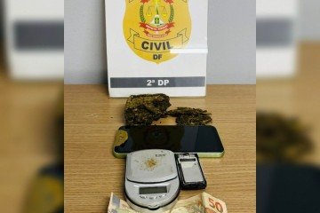 Porções da droga gourmet, balanças digitais e dinheiro foram apreendidos pela polícia - (crédito: Reprodução/PCDF) Porções da droga gourmet, balanças digitais e dinheiro foram apreendidos pela polícia - (crédito: Reprodução/PCDF)