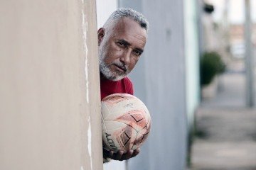 "Olhos de Lince", Tico se dedicou a encaminhar Igor Thiago no futebol e, hoje, trabalha para realizar sonhos de outros garotos -  (crédito: Minervino J&uacute;nior/CB/D.A.Press)