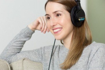 Bibliotecas silenciosas, playlists de lo-fi, sons de chuva e fones no máximo. Na rotina universitária, estudar ouvindo música virou quase um ritual para muita gente -  (crédito: Pixabay )