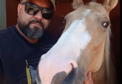 Para o veterinário Juliano Veiga de Oliveira, a arma daria uma segurança maior para quem sabe usá-la -  (crédito: Acervo Pessoal )