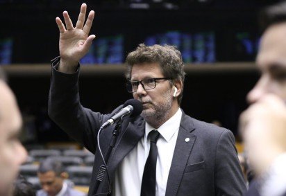Deputado diz estar em viagem oficial e se disp&otilde;e a prestar esclarecimentos ao ministro Dino -  (crédito: Kayo Magalh&atilde;es/C&acirc;mara dos Deputados) -Deputado diz estar em viagem oficial e se disp&otilde;e a prestar esclarecimentos ao ministro Dino -  (crédito: Kayo Magalh&atilde;es/C&acirc;mara dos Deputados)