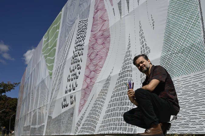 Mural tem 72 metros de comprimento e 8 de altura, com 600m² de área