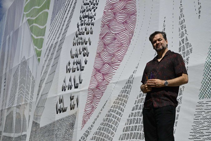 Mural tem 72 metros de comprimento e 8 de altura, com 600m² de área