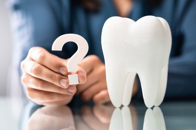 Tratamentos dentários feitos em casa podem trazer riscos à saúde bucal (Imagem: Andrey_Popov | Shutterstock) - (crédito: EdiCase) Tratamentos dentários feitos em casa podem trazer riscos à saúde bucal (Imagem: Andrey_Popov | Shutterstock) - (crédito: EdiCase)