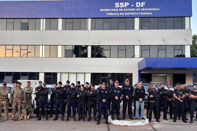 Ação integrada entre PMDF e PCDF intensifica abordagens, patrulhamento tático e ações em áreas consideradas sensíveis das regiões
- (crédito: Reprodução Paulo Gontijo) Ação integrada entre PMDF e PCDF intensifica abordagens, patrulhamento tático e ações em áreas consideradas sensíveis das regiões
- (crédito: Reprodução Paulo Gontijo)