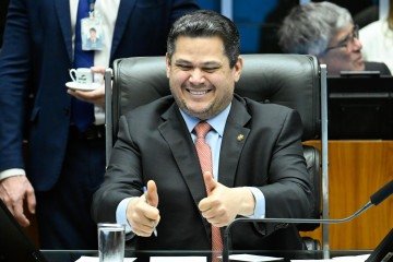 Alcolumbre: 'Mais de 3.100 municípios estão inadimplentes e, portanto, sem poder acessar os convênios apresentados pelo governo federal' - (crédito: Andressa Anholete/Agência Senado) Alcolumbre: 'Mais de 3.100 municípios estão inadimplentes e, portanto, sem poder acessar os convênios apresentados pelo governo federal' - (crédito: Andressa Anholete/Agência Senado)