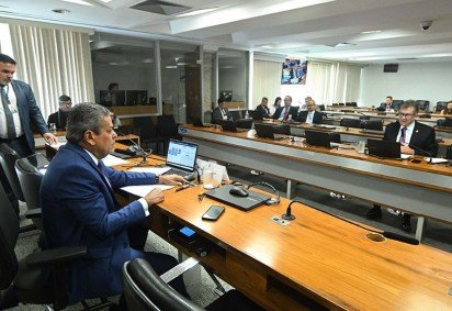 A proposta cria um cadastro nacional no qual consumidores poderão se inscrever para impedir contatos de bancos, financeiras e empresas parceiras por telefone, mensagens, aplicativos e outros meios de comunicação -  (crédito: Geraldo Magela/Agência Senado) -A proposta cria um cadastro nacional no qual consumidores poderão se inscrever para impedir contatos de bancos, financeiras e empresas parceiras por telefone, mensagens, aplicativos e outros meios de comunicação -  (crédito: Geraldo Magela/Agência Senado)
