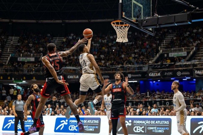 O Brasília Basquete dominou o adversário em noite de mais de 7 mil pessoas no Ginásio Nilson Nelson - (crédito: Matheus Maranhão/CAIXA Brasília ) O Brasília Basquete dominou o adversário em noite de mais de 7 mil pessoas no Ginásio Nilson Nelson - (crédito: Matheus Maranhão/CAIXA Brasília )