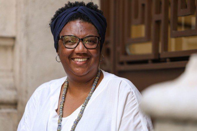 'Comigo Ninguém Pode', nome da exposição do Pavilhão do Brasil em Veneza, surge da obra à direita, da série <em>Senhora das Plantas</em>, de Paulino. À esquerda, <em>Monocromo Maragogipinho</em>, de Adriana Varejão - (crédito: Rafa Jacinto/Fundac?a?o Bienal de Sa?o Paulo) 'Comigo Ninguém Pode', nome da exposição do Pavilhão do Brasil em Veneza, surge da obra à direita, da série <em>Senhora das Plantas</em>, de Paulino. À esquerda, <em>Monocromo Maragogipinho</em>, de Adriana Varejão - (crédito: Rafa Jacinto/Fundac?a?o Bienal de Sa?o Paulo)