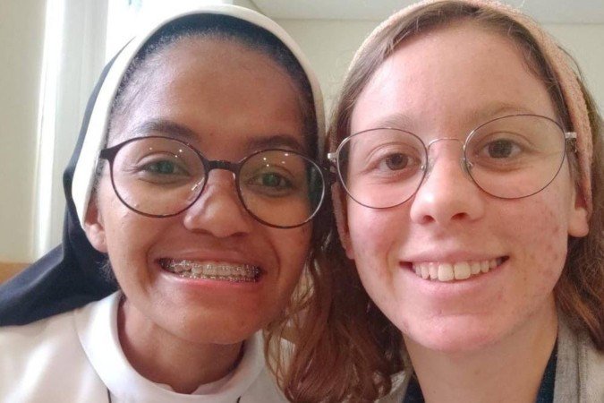 Ambas decidiram sair do convento por motivos pessoais distintos, relacionados à saúde mental - (crédito: Arquivo Pessoal) Ambas decidiram sair do convento por motivos pessoais distintos, relacionados à saúde mental - (crédito: Arquivo Pessoal)
