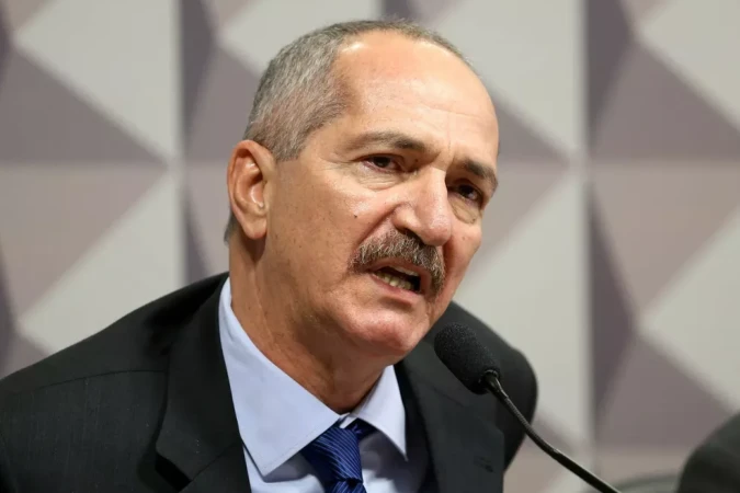 O movimento a favor de Barbosa expôs divisões internas no DC e colocou em xeque a candidatura de Rebelo, que havia sido oficializada meses antes - (crédito: Wilson Dias/Agência Brasil/Arquivo) O movimento a favor de Barbosa expôs divisões internas no DC e colocou em xeque a candidatura de Rebelo, que havia sido oficializada meses antes - (crédito: Wilson Dias/Agência Brasil/Arquivo)