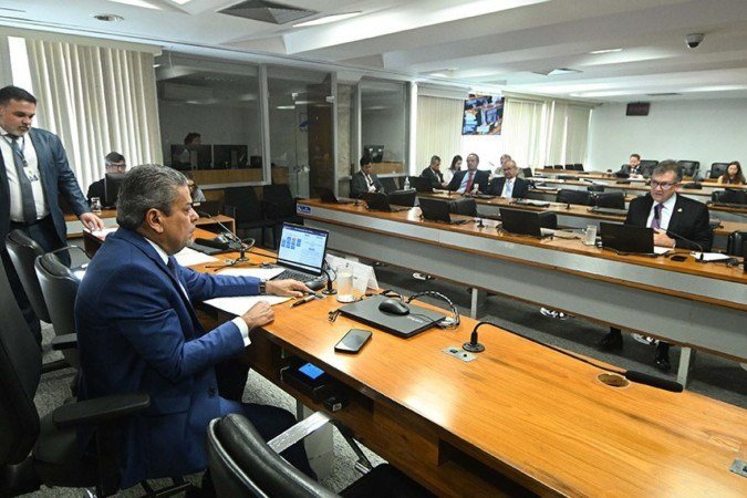 A proposta cria um cadastro nacional no qual consumidores poderão se inscrever para impedir contatos de bancos, financeiras e empresas parceiras por telefone, mensagens, aplicativos e outros meios de comunicação - (crédito: Geraldo Magela/Agência Senado) A proposta cria um cadastro nacional no qual consumidores poderão se inscrever para impedir contatos de bancos, financeiras e empresas parceiras por telefone, mensagens, aplicativos e outros meios de comunicação - (crédito: Geraldo Magela/Agência Senado)