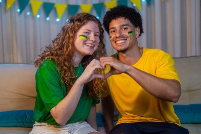 Partidas decisivas liberam hormônios ligados ao estresse e à excitação, que aceleram os batimentos cardíacos e colaboram para descompensações e complicações agudas (Imagem: UpFilms | Shutterstock)
- (crédito: EdiCase) Partidas decisivas liberam hormônios ligados ao estresse e à excitação, que aceleram os batimentos cardíacos e colaboram para descompensações e complicações agudas (Imagem: UpFilms | Shutterstock)
- (crédito: EdiCase)