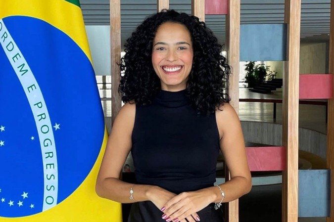 O impacto pessoal tem sido grande: Flávia se mudou de Vitória (ES) para Brasília, deixou o emprego anterior e assumiu contratos de longo prazo na capital -  (crédito: Reprodução/Instagram)