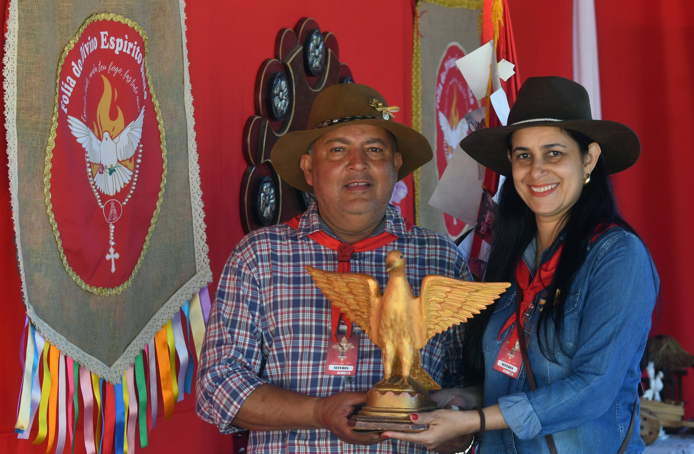  21/05/2026. Ed Alves/CB/D.A Press. Cidades. Folia de Reis. 144 Folia de Planaltina - DF. Saida depois do Pouso em Fazenda. na foto, Allan souza e Vivian.