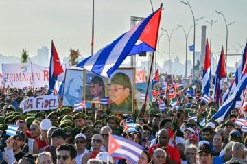 Retratos do ex-presidente diante da embaixada dos EUA em Cuba - (crédito: AdalbertoRoque/AFP) Retratos do ex-presidente diante da embaixada dos EUA em Cuba - (crédito: AdalbertoRoque/AFP)