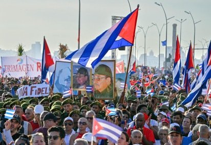 Retratos do ex-presidente diante da embaixada dos EUA em Cuba -  (crédito: AdalbertoRoque/AFP) -Retratos do ex-presidente diante da embaixada dos EUA em Cuba -  (crédito: AdalbertoRoque/AFP)