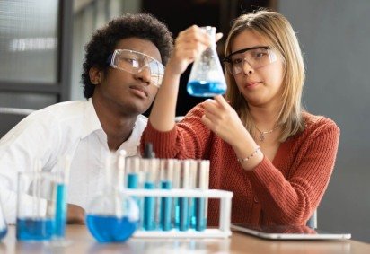 Olimpíadas científicas podem ampliar oportunidades educacionais e ajudar no desenvolvimento dos estudantes (Imagem: Shutter z | Shutterstock)  -  (crédito: EdiCase) -Olimpíadas científicas podem ampliar oportunidades educacionais e ajudar no desenvolvimento dos estudantes (Imagem: Shutter z | Shutterstock)  -  (crédito: EdiCase)