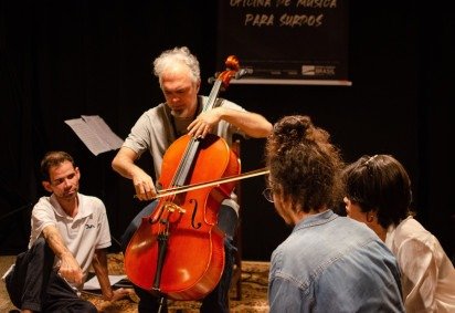 Oficina de música destinada a pessoas surdas está com inscrições abertas até 16 de junho -  (crédito: Miss Fêrr)