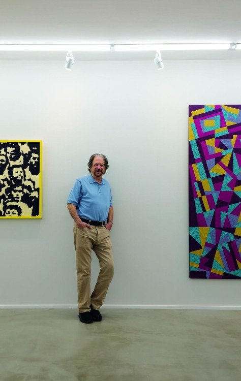 Artista Claudio Tozzi, na exposição na galeria Cerrado Cultural -  (crédito: Nicolle Brandão)