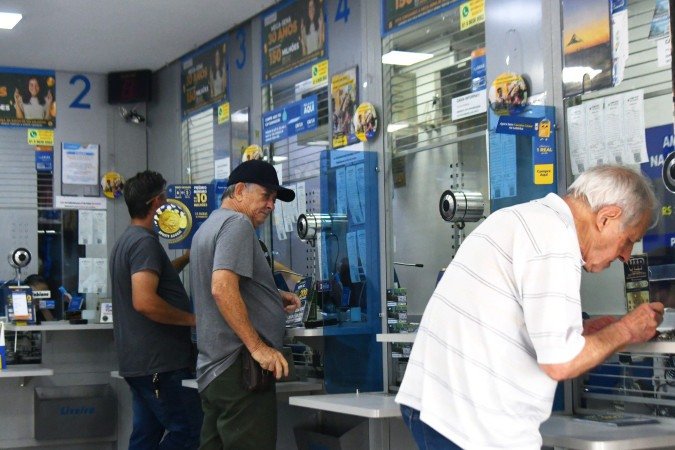 A aposta simples, que dá direito a marcar seis dezenas, custa exatamente R$ 6 - (crédito: Ed Alves/CB/D.A Press) A aposta simples, que dá direito a marcar seis dezenas, custa exatamente R$ 6 - (crédito: Ed Alves/CB/D.A Press)
