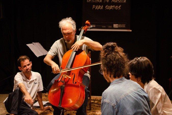 Oficina de música destinada a pessoas surdas está com inscrições abertas até 16 de junho -  (crédito: Miss Fêrr)
