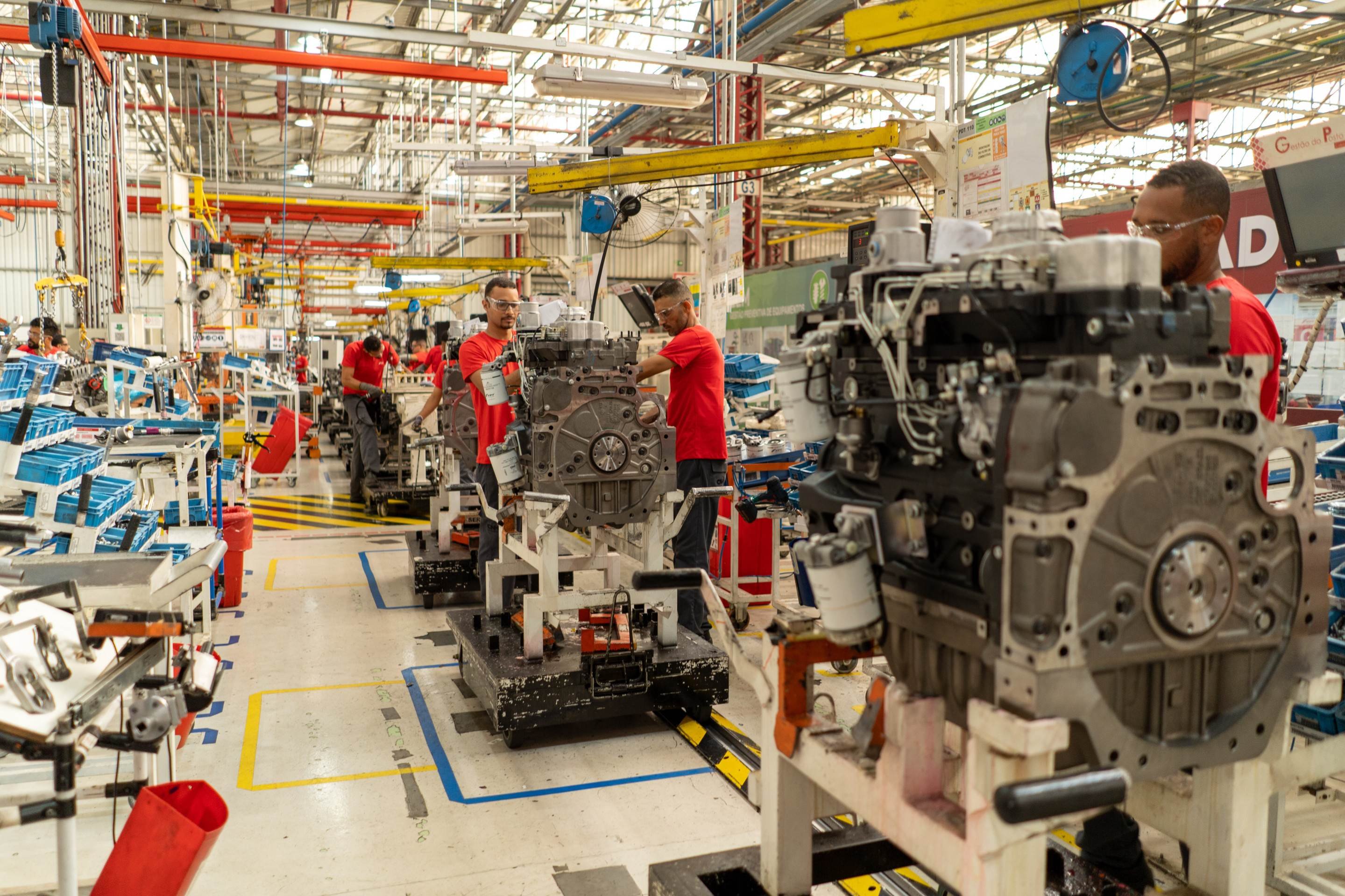 Produção industrial tem pior abril desde 2023 e confirma desaceleração
