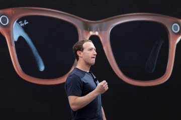 Mark Smith usando seus óculos Ray-Ban da Meta -  (crédito: Mark Smith)