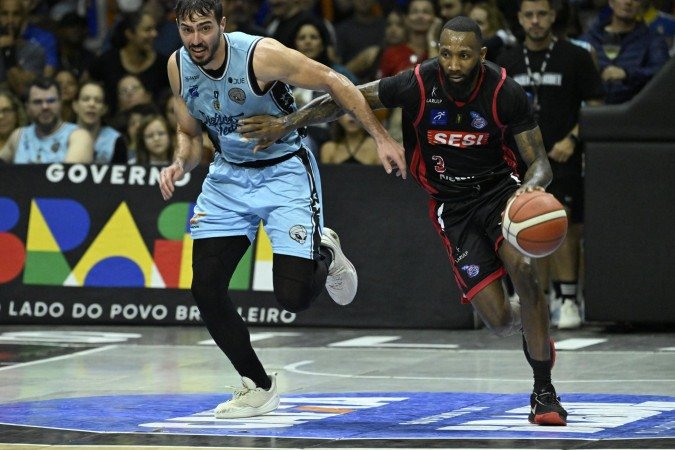 Atrás por 2 x 1 na série, os Extraterrestres enfrentam os donos do Pedrocão com obrigação de vencer para forçar o Jogo 5 e seguir vivos na competição.
- (crédito: Carlos Vieira CB/DA Press) Atrás por 2 x 1 na série, os Extraterrestres enfrentam os donos do Pedrocão com obrigação de vencer para forçar o Jogo 5 e seguir vivos na competição.
- (crédito: Carlos Vieira CB/DA Press)