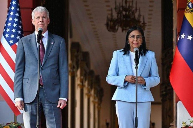 As reformas legais aprovadas pelo Parlamento venezuelano reverteram o modelo implantado por Hugo Chávez nos setores da mineração e do petróleo - (crédito: JUAN BARRETO/AFP via Getty Images) As reformas legais aprovadas pelo Parlamento venezuelano reverteram o modelo implantado por Hugo Chávez nos setores da mineração e do petróleo - (crédito: JUAN BARRETO/AFP via Getty Images)