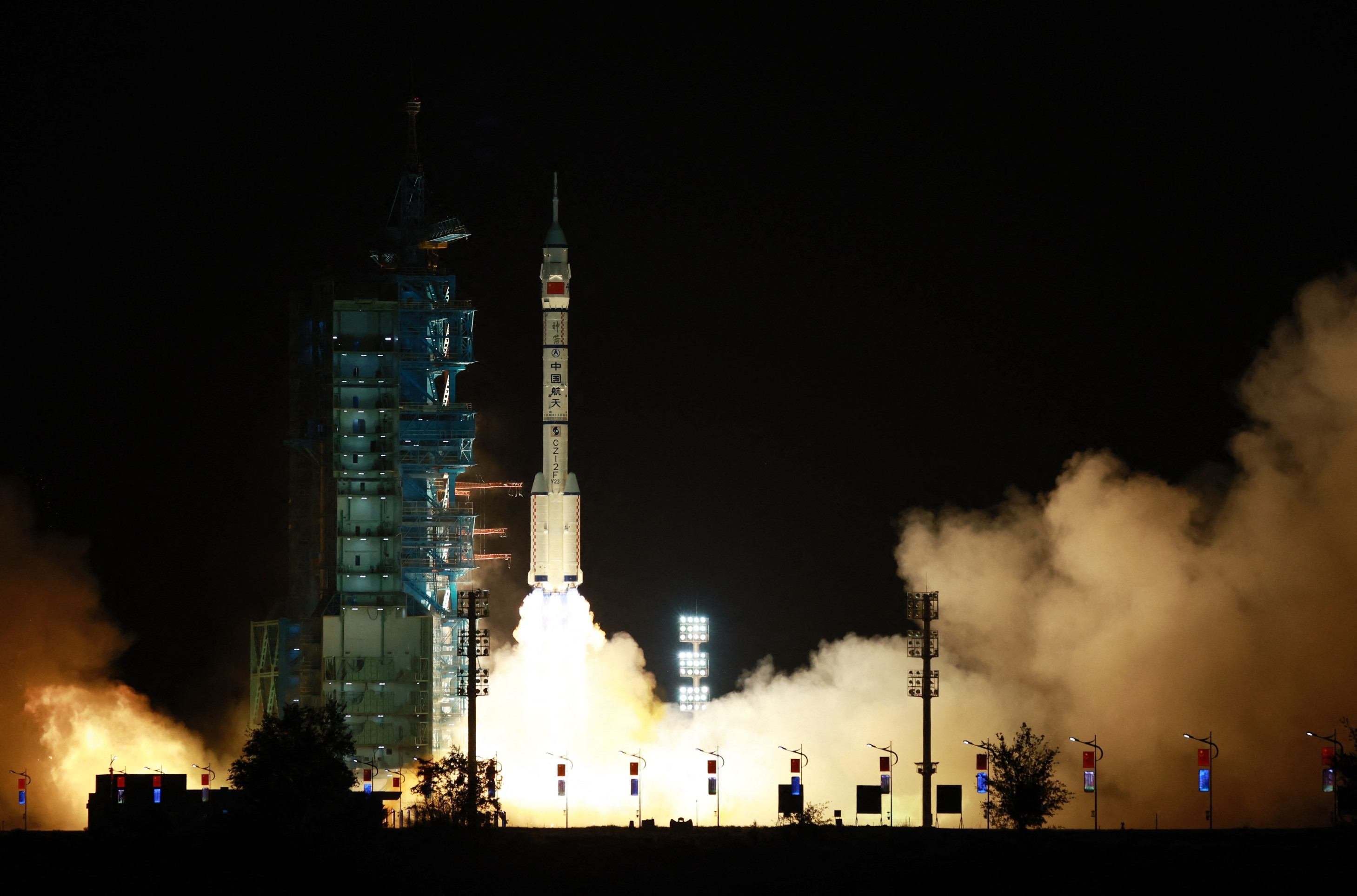 China envia astronauta ao espaço por um ano em sua jornada à Lua