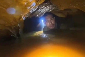 Especialistas internacionais se juntaram a cerca de 100 socorristas locais na tentativa de alcançar sete pessoas presas a mais de 100 metros da entrada - (crédito: Reprodução/Thailand Rescue Diver) Especialistas internacionais se juntaram a cerca de 100 socorristas locais na tentativa de alcançar sete pessoas presas a mais de 100 metros da entrada - (crédito: Reprodução/Thailand Rescue Diver)
