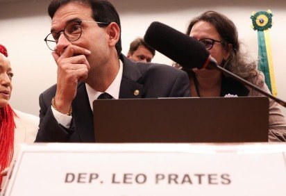 Deputado Léo Prates seguiu o roteiro que tinha sido 
decidido entre o comando da Câmara e o Palácio do Planalto -  (crédito: Lula Marques/Agência Brasil) -Deputado Léo Prates seguiu o roteiro que tinha sido 
decidido entre o comando da Câmara e o Palácio do Planalto -  (crédito: Lula Marques/Agência Brasil)
