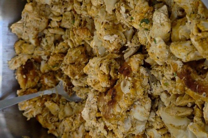 Mafê de frango, comida típica de Senegal e Mali, servido nesta segunda-feira (25/5)
