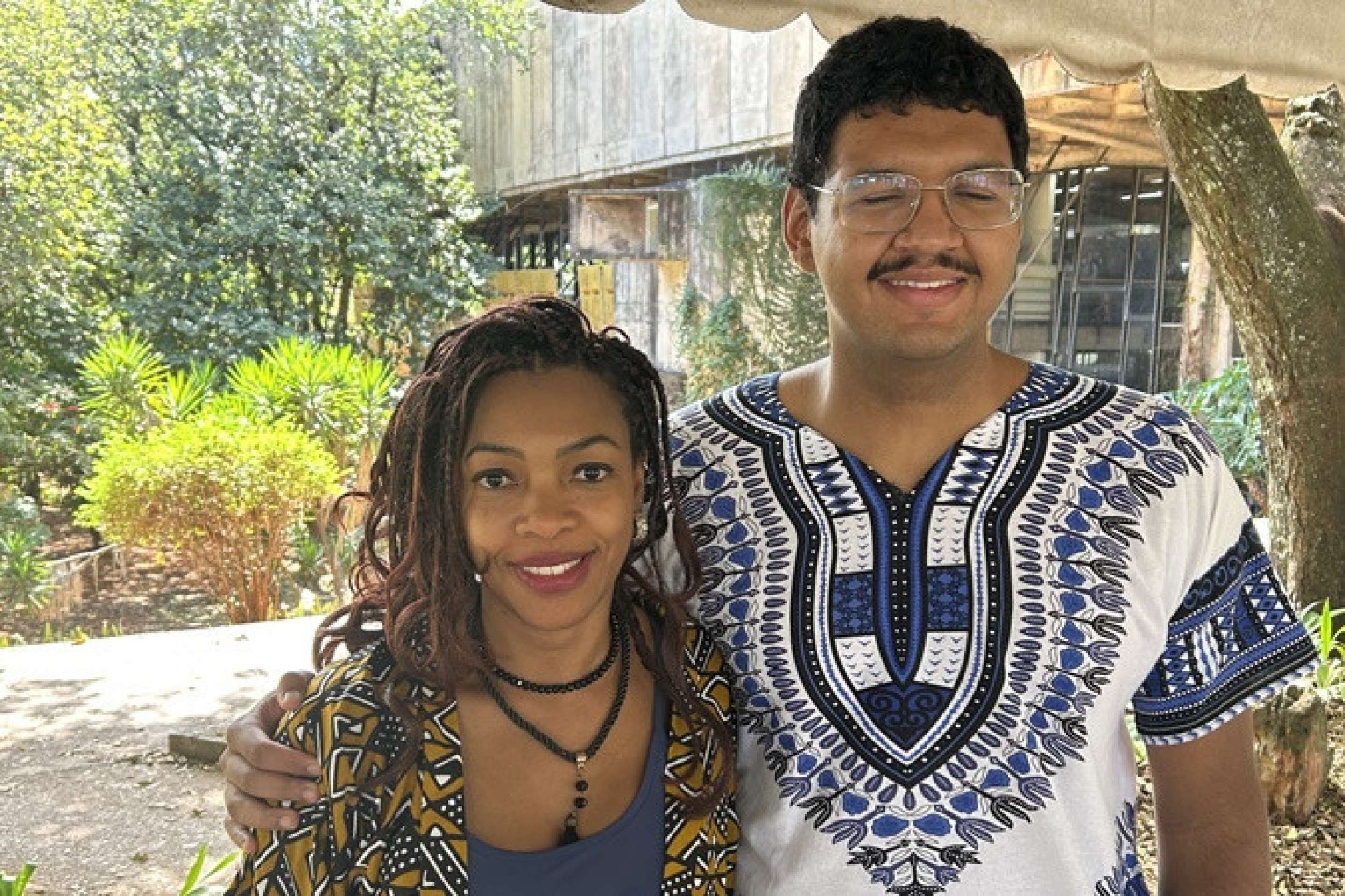 Norma Diana, 42 anos, coordenadora do Núcleo de estudos afro-brasileiros da Universidade de Brasília (UnB) e João Pedro Sales, 23 anos, estudante de letras japonês