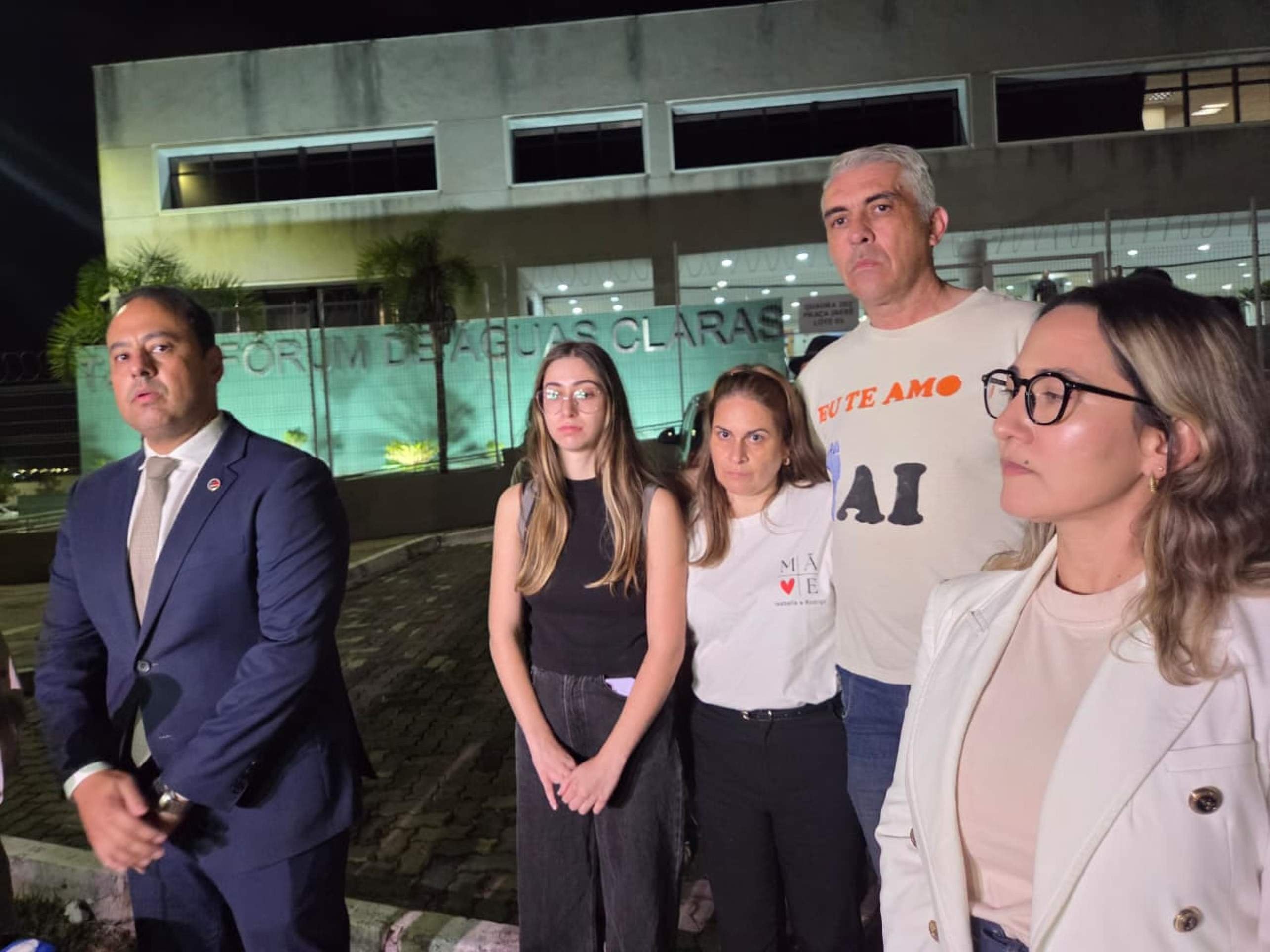 Advogado e fam&iacute;lia de Pedro Turra