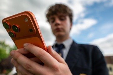 A ministra de Tecnologia do Reino Unido, Liz Kendall, disse à BBC que o governo está aprendendo lições com a proibição na Austrália -  (crédito: BBC)