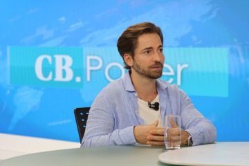  26/05/2026. Thales Bretas*, dermatologista e mestre em Ciências Médicas, é o entrevistado do CB.Poder. Na bancada: Sibele Negromente e Mariana Niederaurer  -  (crédito:  Davi Pereira/CB/D.A Press)
