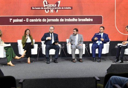 No debate promovido pelo Correio, representantes do setor produtivo defenderam que haja um dispositivo para flexibilizar as horas de trabalho previstas na legislação -  (crédito: Ed Alves/CB/D.A Presss) -No debate promovido pelo Correio, representantes do setor produtivo defenderam que haja um dispositivo para flexibilizar as horas de trabalho previstas na legislação -  (crédito: Ed Alves/CB/D.A Presss)