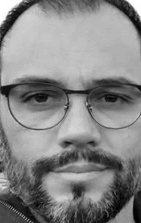 Saiba quem foi Renê Belmonte, ex-roteirista da Globo que morreu aos 55 anos e comoveu famosos -  (crédito: Observatorio dos Famosos)